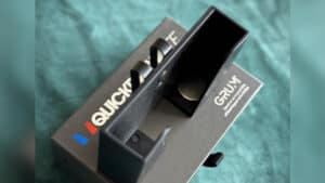 Compact magic trick device for quick drawing illusions by GRUM®.