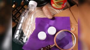 Up of silk and magic props for the Silk Paradox trick.