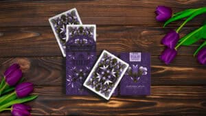 Elegant purple tulip-themed playing cards from Dutch Card House Company for magic tricks and card en.